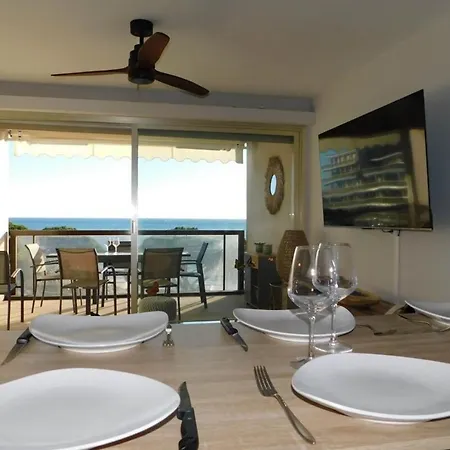 شقة Magnificent 4-bedroom 
